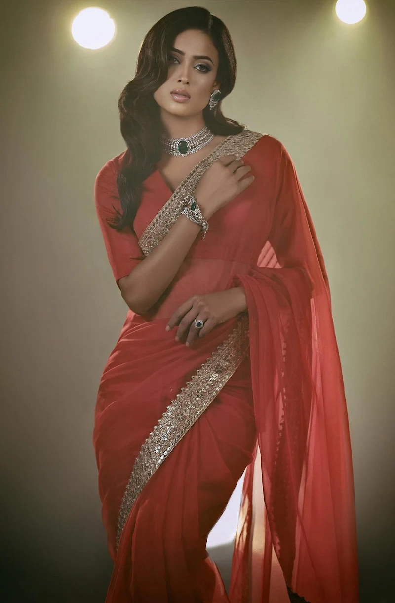 Shweta Tiwari red saree deep neckline blouse hot photoshoot