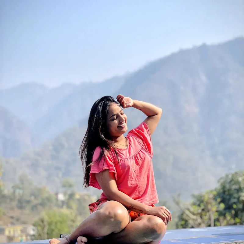 shyna khatri legs thighs ullu malai actress