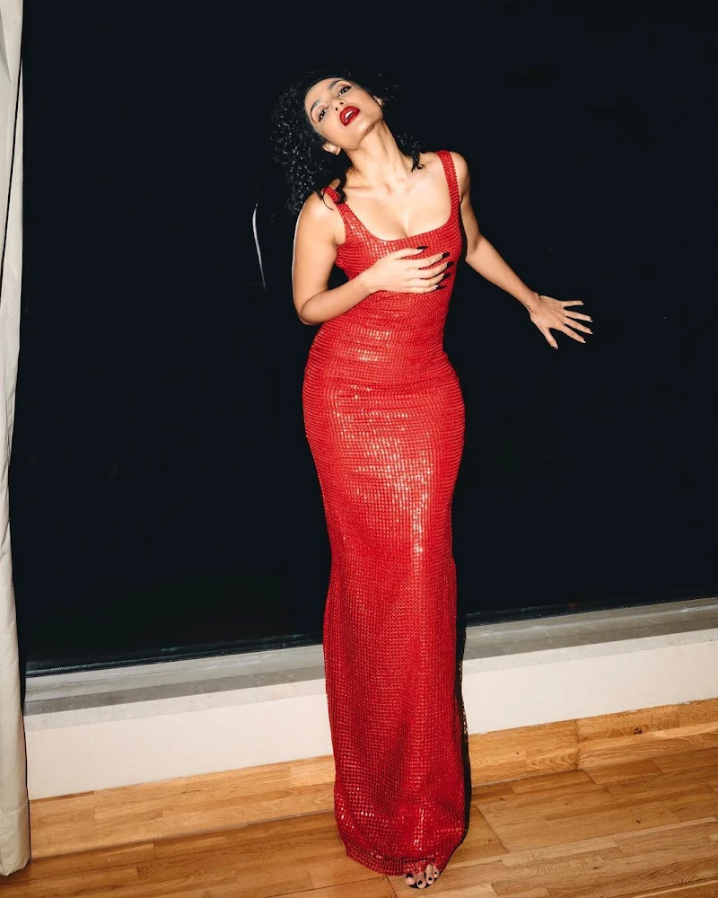 Sobhita Dhulipala tight red dress curvy body Sobhita Dhulipala tight red dress curvy body