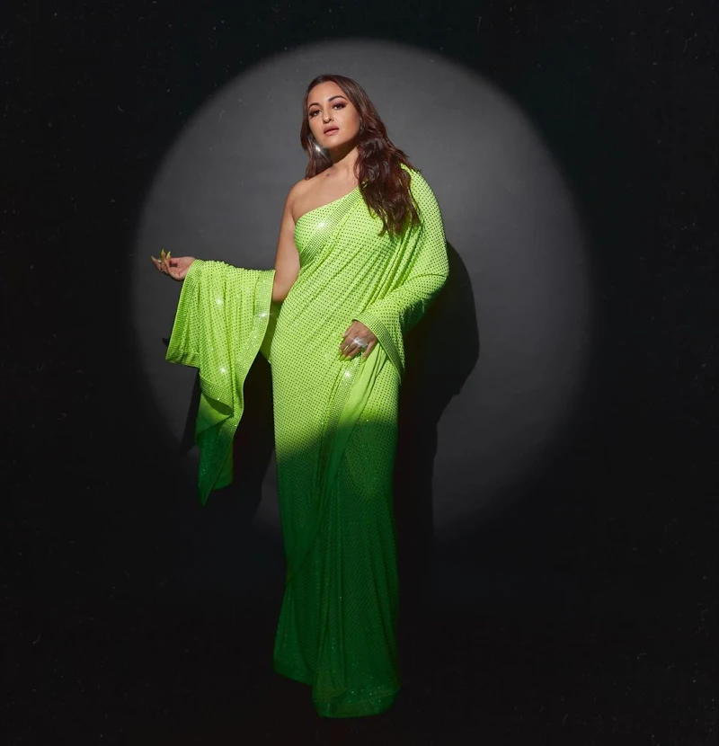 Sonakshi Sinha green saree hot bollywood actress