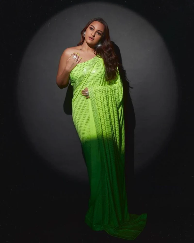 Sonakshi Sinha green saree hot bollywood actress