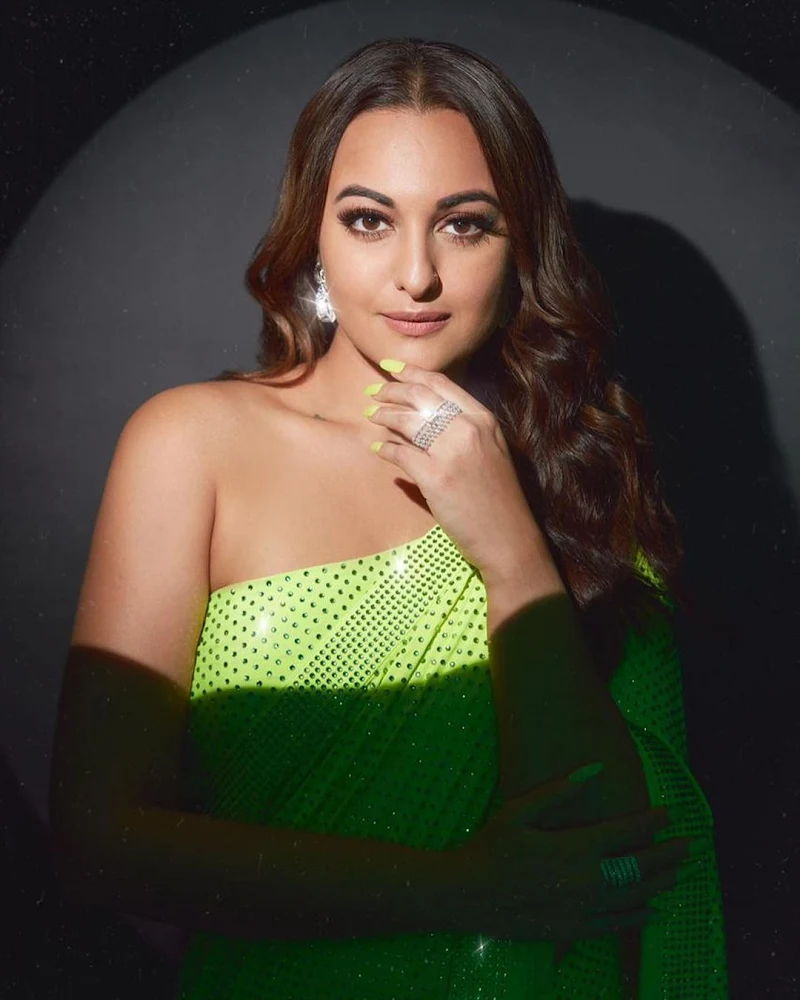 Sonakshi Sinha green saree hot bollywood actress