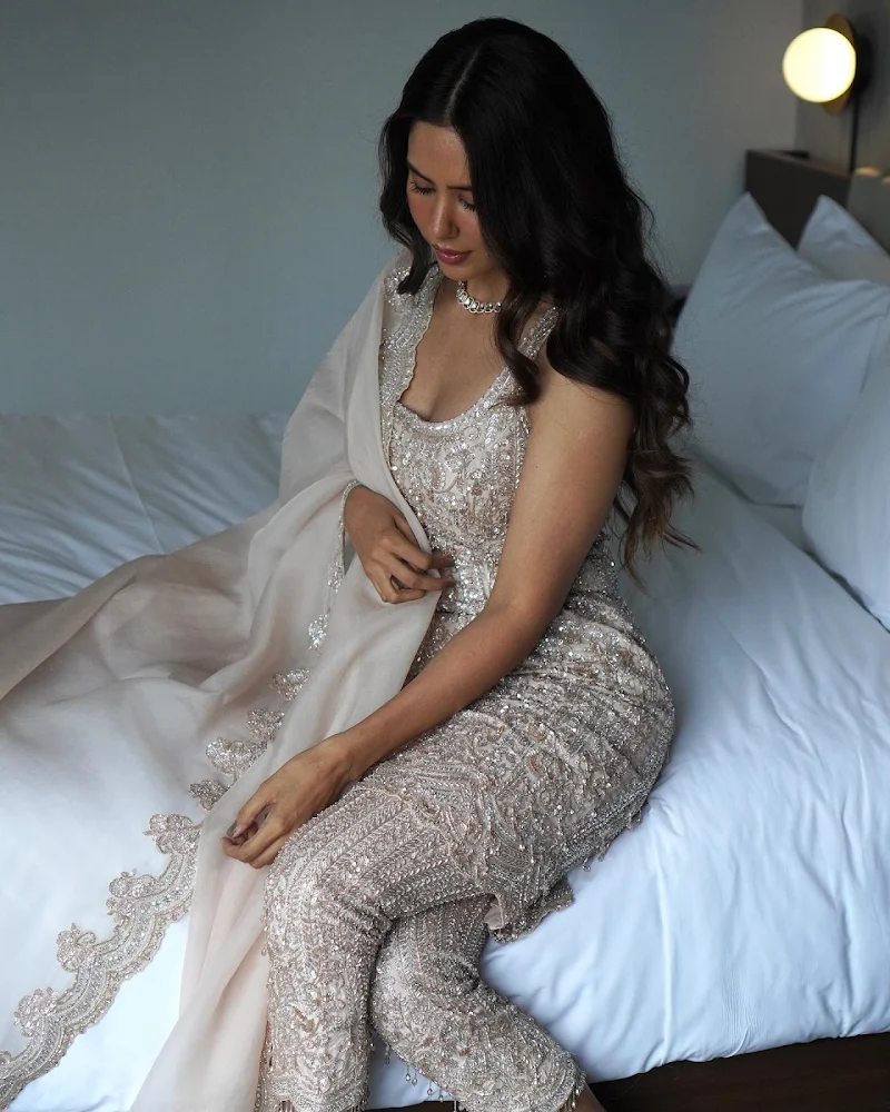 Sonam Bajwa indian outfit hot punjabi actress Sonam Bajwa indian outfit hot punjabi actress