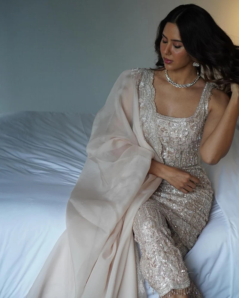 Sonam Bajwa indian outfit hot punjabi actress Sonam Bajwa indian outfit hot punjabi actress