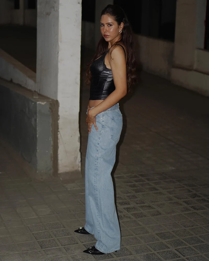 sonam bajwa leather top unbuttoned jeans sonam bajwa leather top unbuttoned jeans