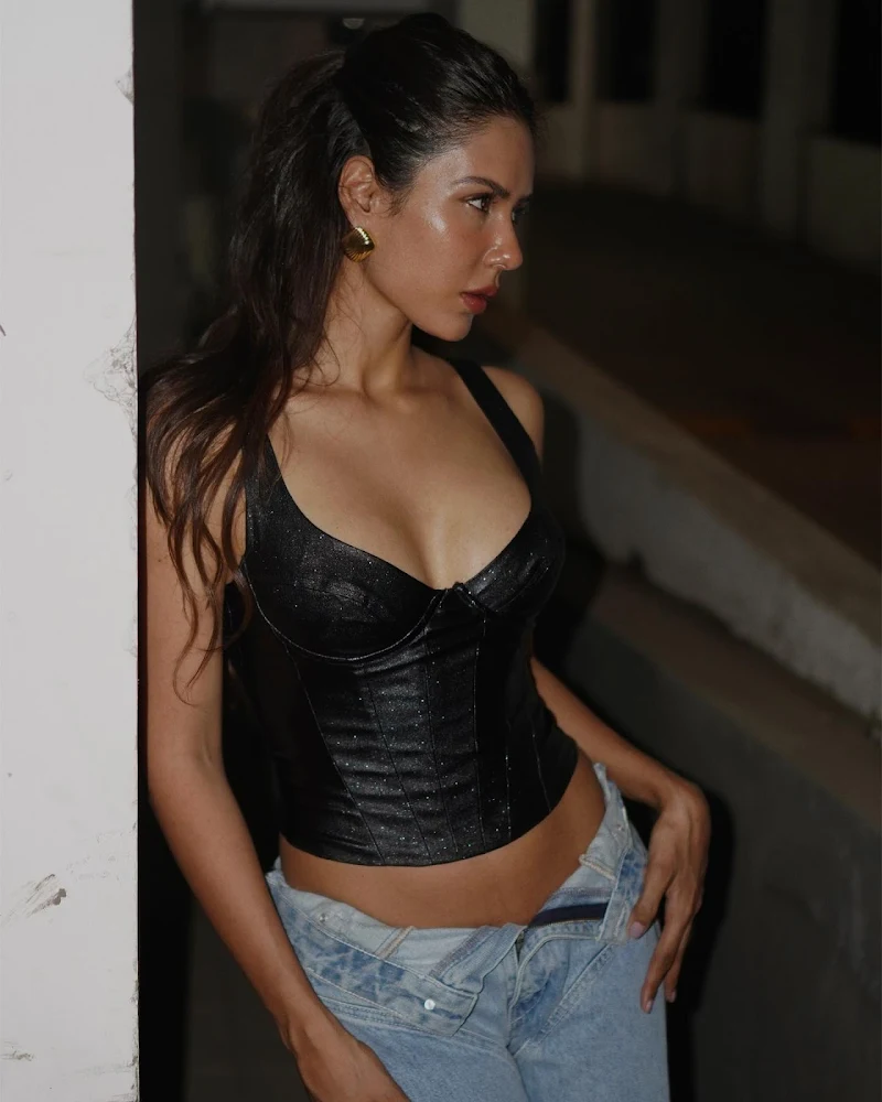 sonam bajwa leather top unbuttoned jeans sonam bajwa leather top unbuttoned jeans
