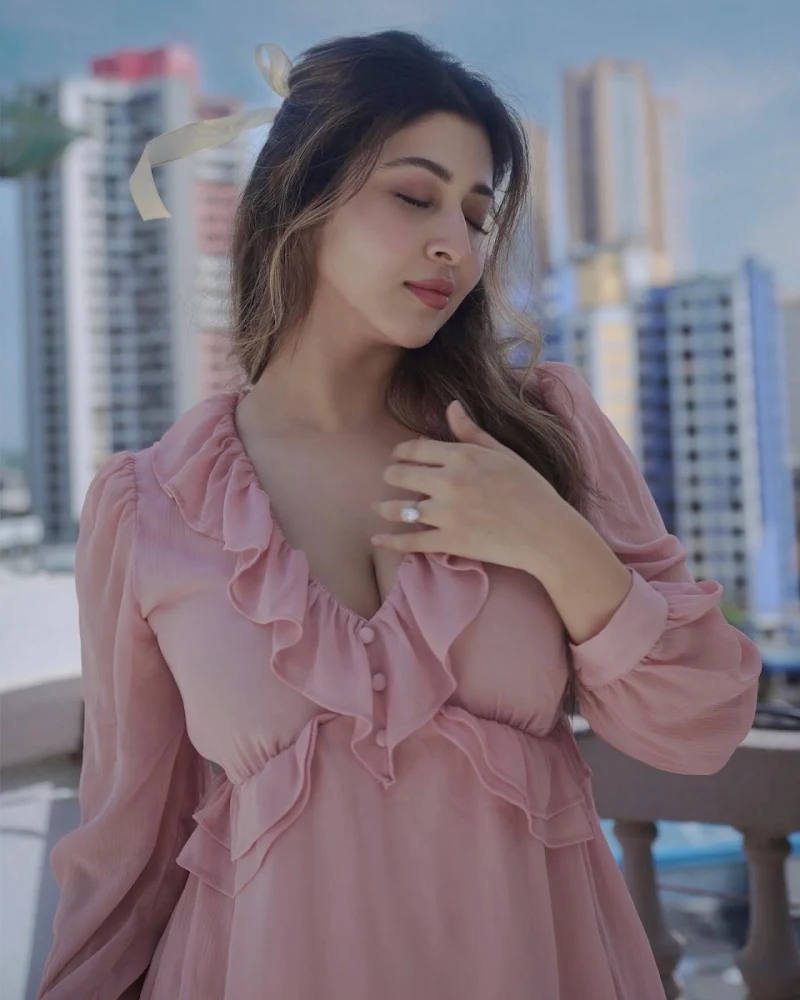 Sonarika Bhadoria cleavage pink outfit hot tv actress Sonarika Bhadoria cleavage pink outfit hot tv actress
