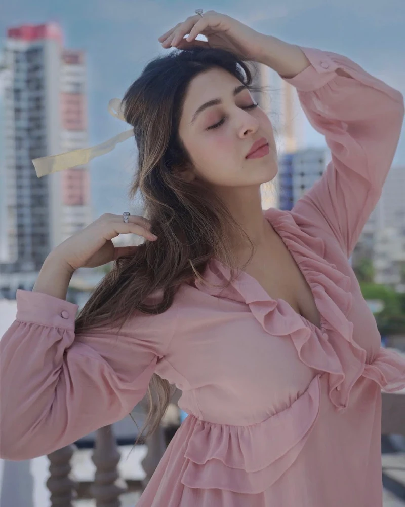 Sonarika Bhadoria cleavage pink outfit hot tv actress Sonarika Bhadoria cleavage pink outfit hot tv actress
