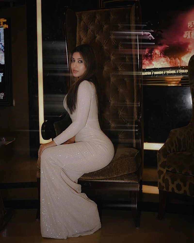 Sonarika Bhadoria curvy body tight dress