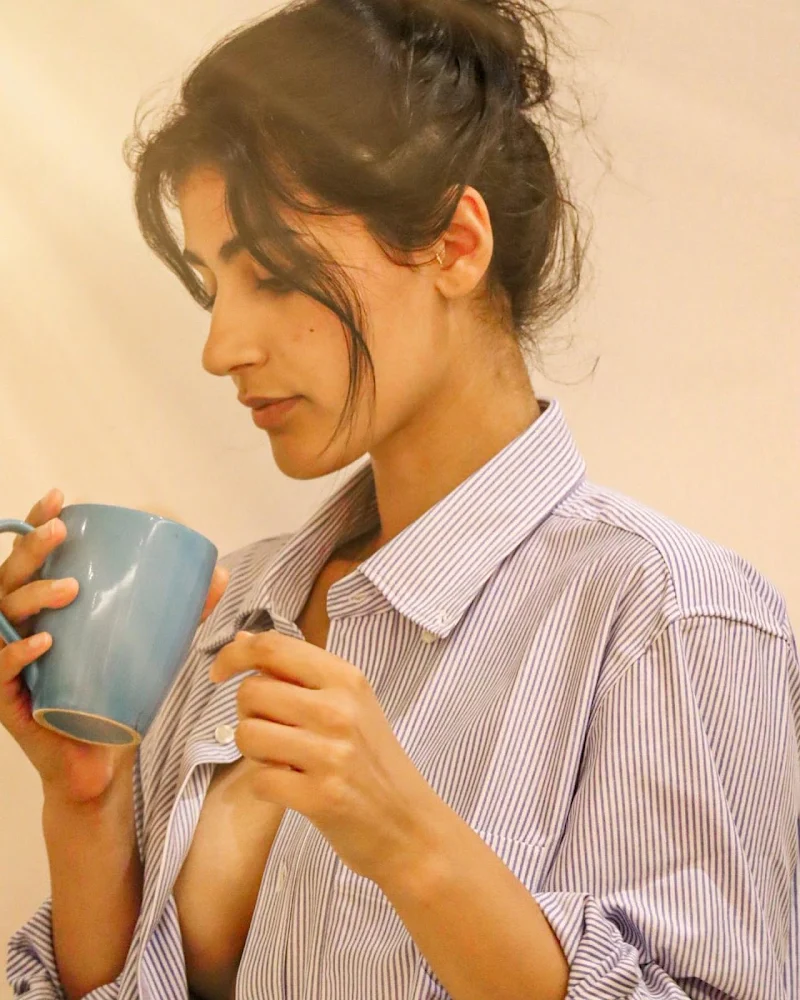 Sonia Rathee cleavage braless shirt hot actress