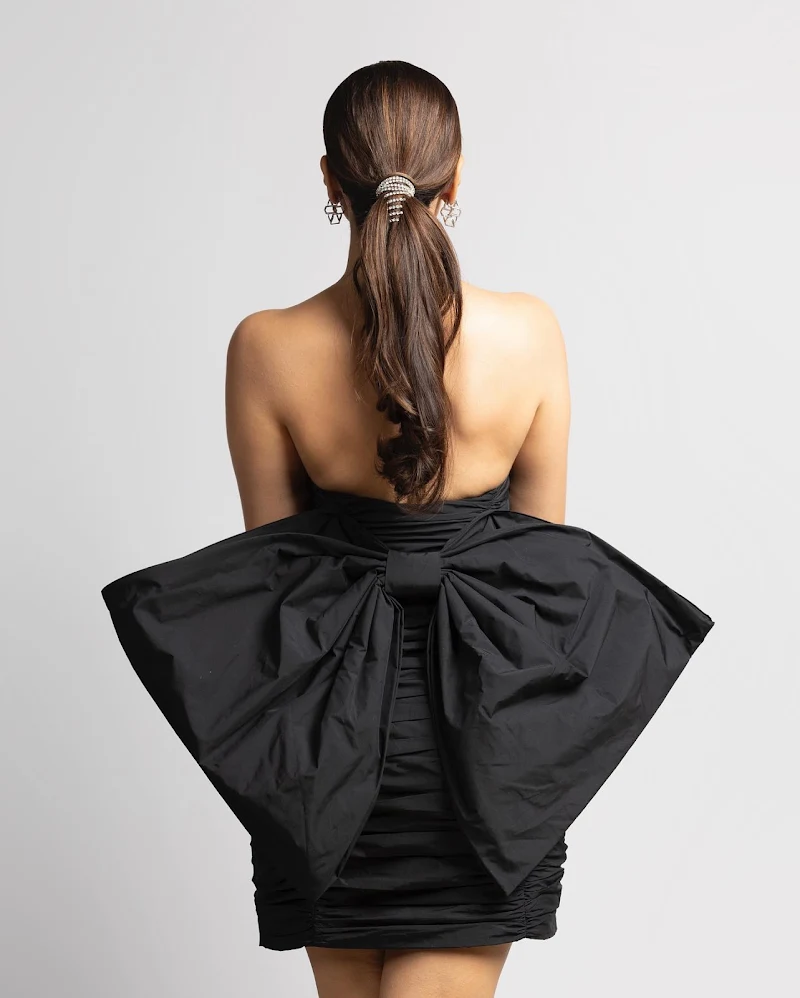 Sophie Choudry backless black dress seyx back