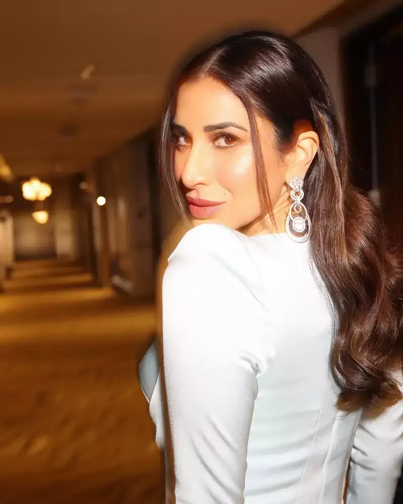 sophie choudry cleavage white dress sophie choudry cleavage white dress