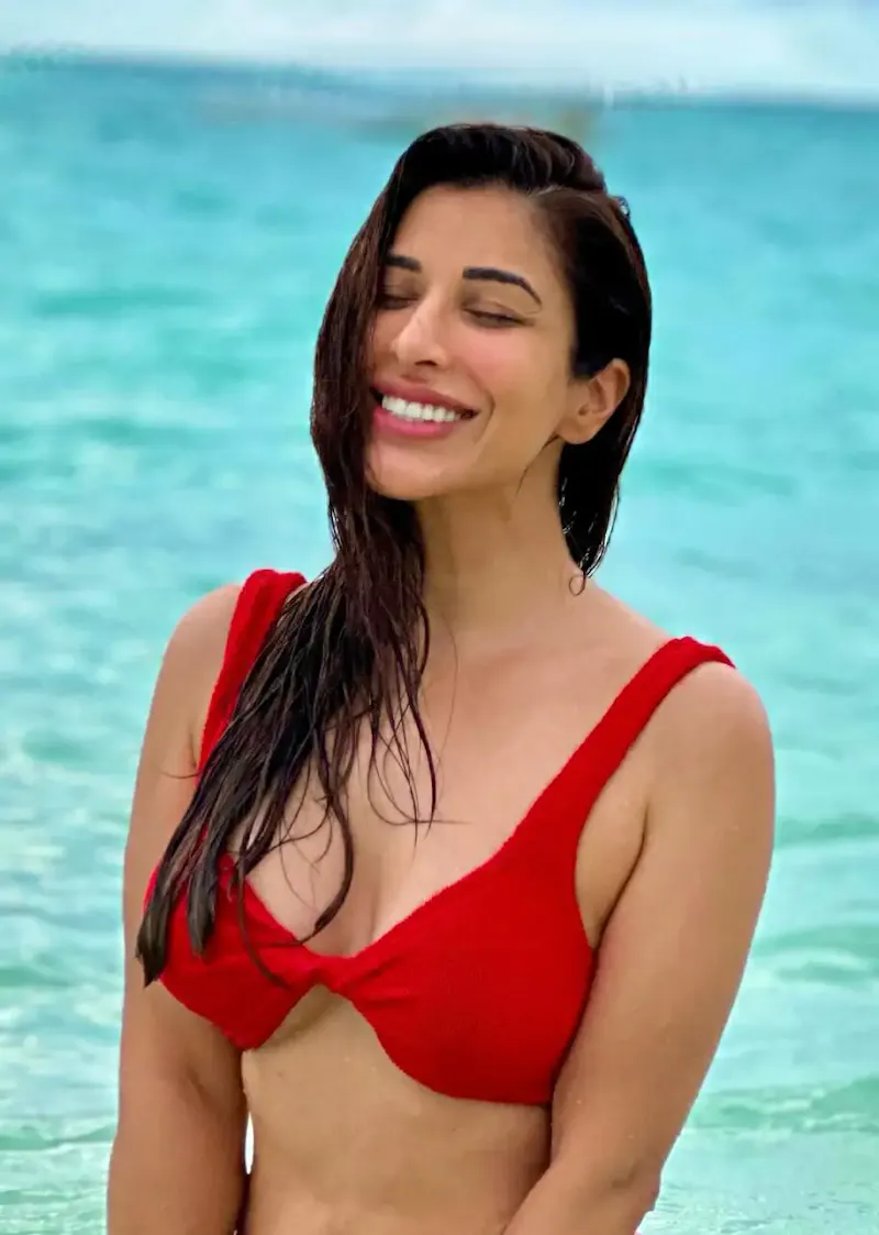 sophie choudry red bikini sexy body indian singer copy sophie choudry red bikini sexy body indian singer copy