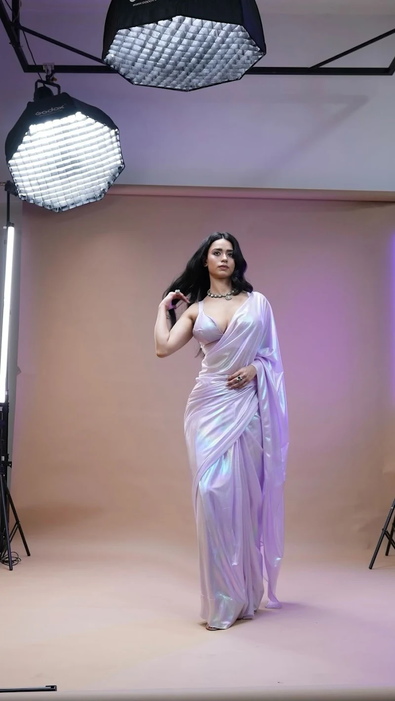 Soundarya Sharma saree cleavage tiny blouse Soundarya Sharma saree cleavage tiny blouse