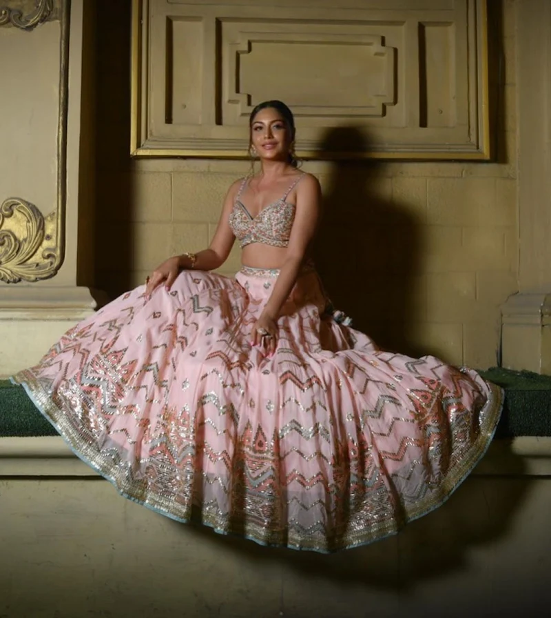 Surbhi Chandna cleavage hot tv actress