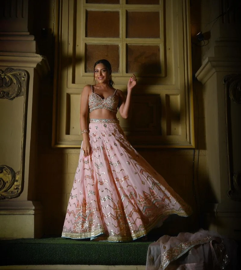 Surbhi Chandna cleavage hot tv actress