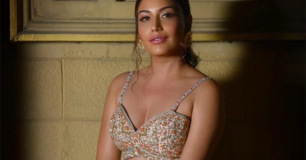 Surbhi Chandna cleavage hot tv actress