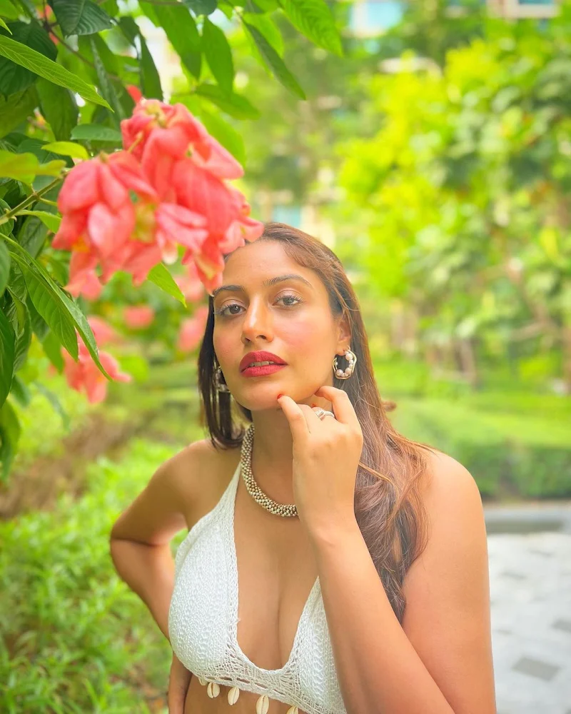 Surbhi Chandna tiny top cleavage hot tv actress