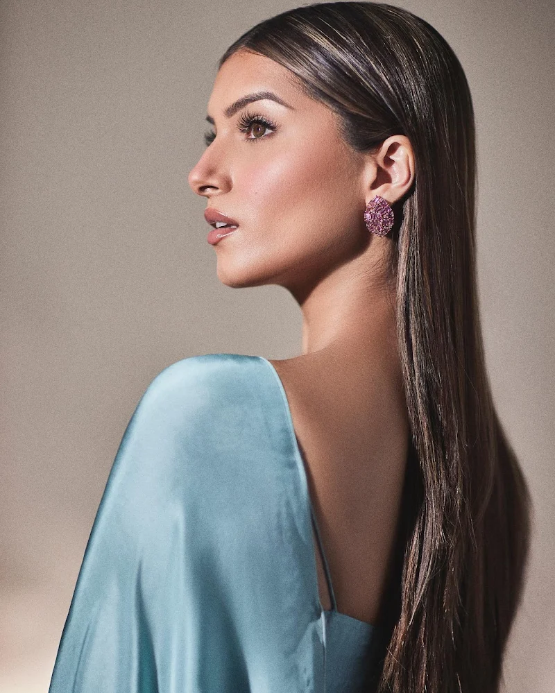tara sutaria blue saree cleavage tara sutaria blue saree cleavage