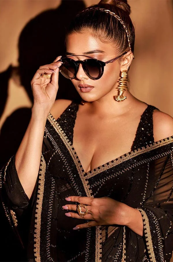 tina datta cleavage black saree hot bigg boss tina datta cleavage black saree hot bigg boss