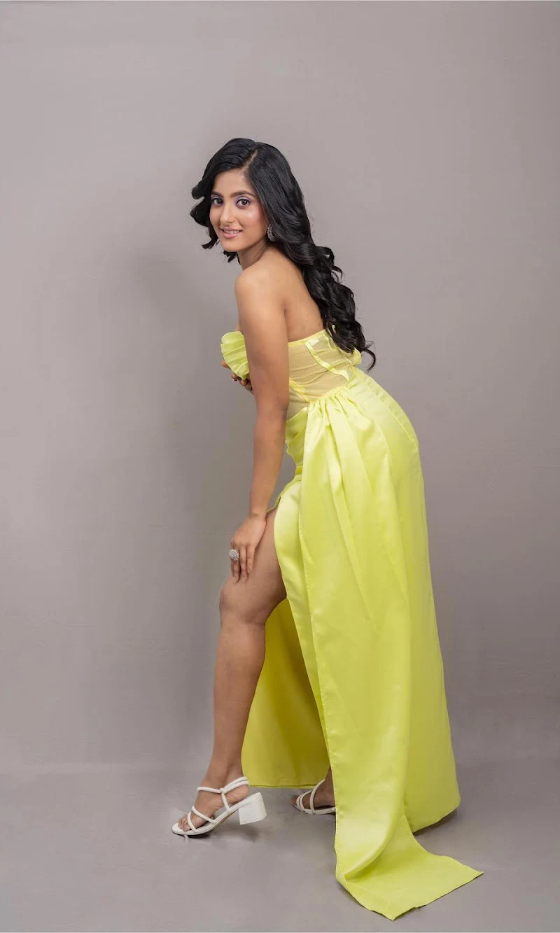 Ulka Gupta off shoulder dress actress banni chow Ulka Gupta off shoulder dress actress banni chow