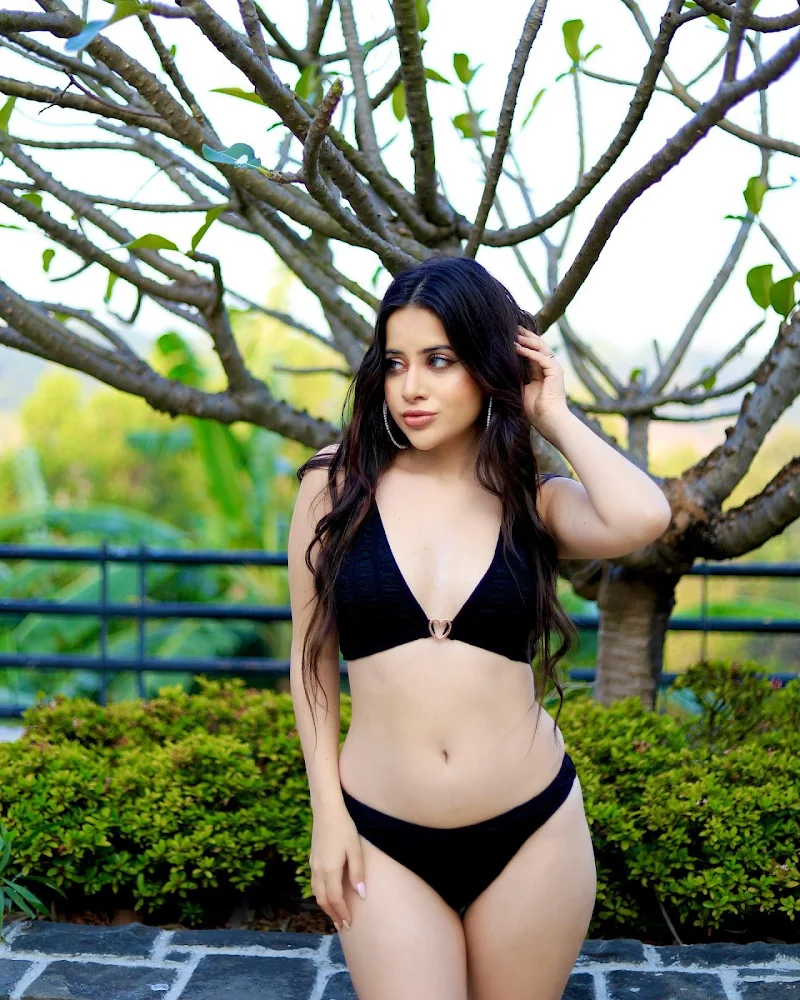 Urfi Javed black bikini hot indian model Urfi Javed black bikini hot indian model