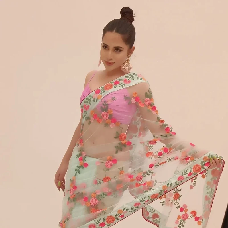 Urfi Javed saree navel hot indian actress