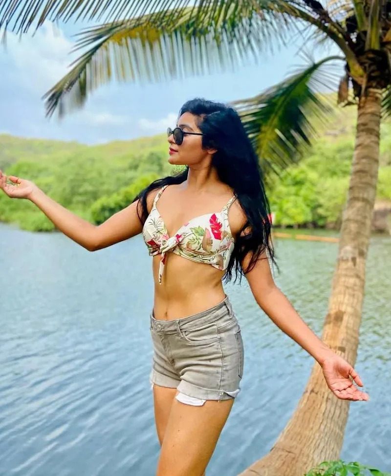 Yukti Kapoor bikini top madam sir tv actress Yukti Kapoor bikini top madam sir tv actress