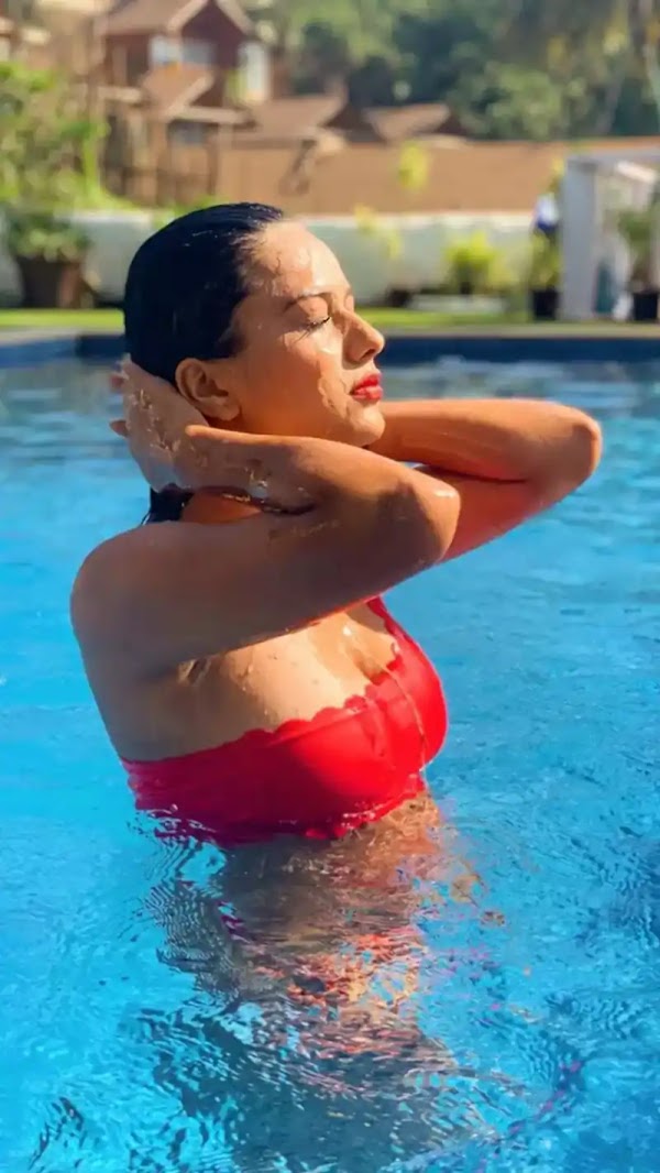 nia sharma bikini pool indian tv actress cleavage