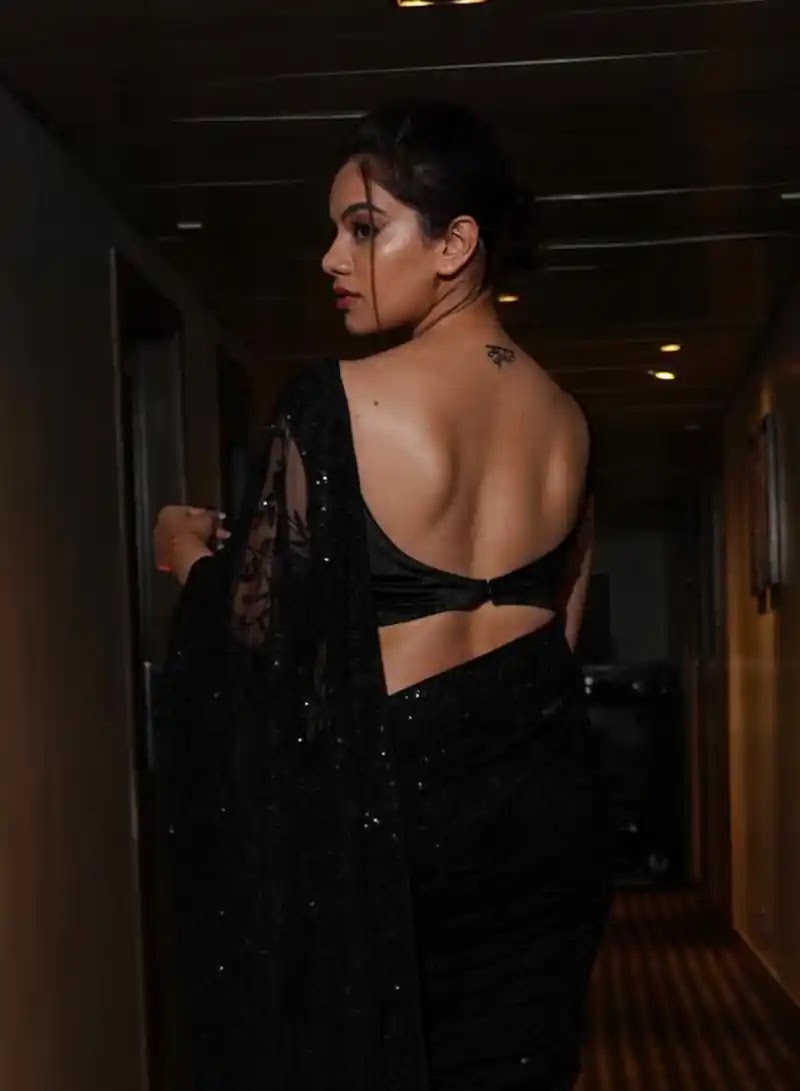 nidhi singh backless saree indian web series actress