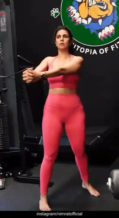 nimrat kaur booty workout pink gym clothes nimrat kaur booty workout pink gym clothes