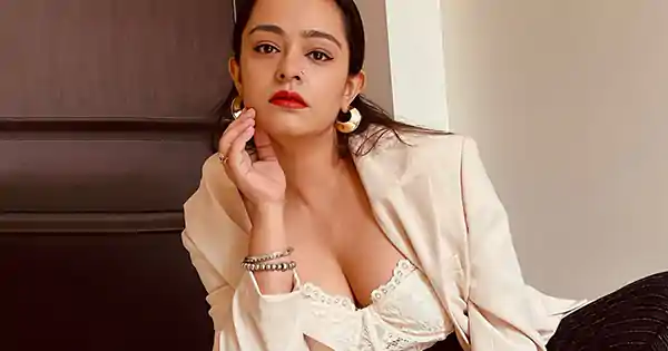 apoorva arora cleavage white corset top apoorva arora cleavage white corset top