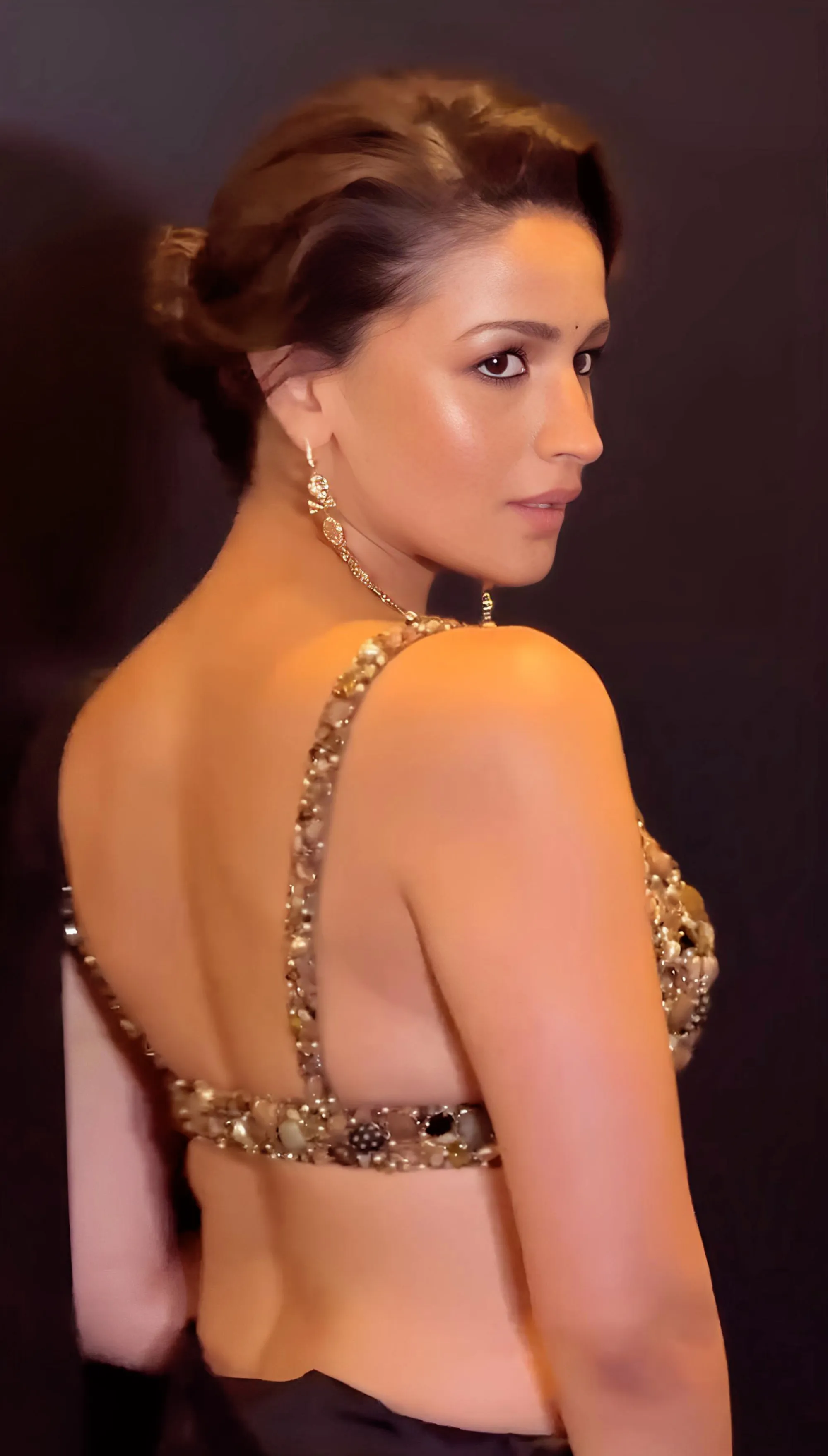 alia bhatt black saree sexy back 4k wallpaper