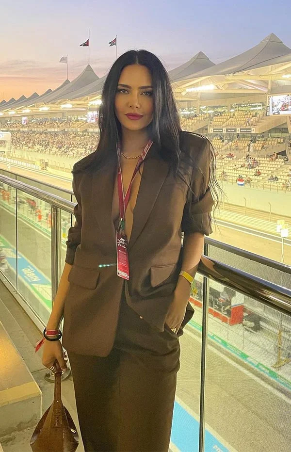 esha gupta sideboob cleavage pant suit