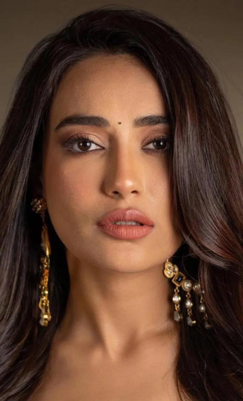surbhi jyoti face card gunaah 4