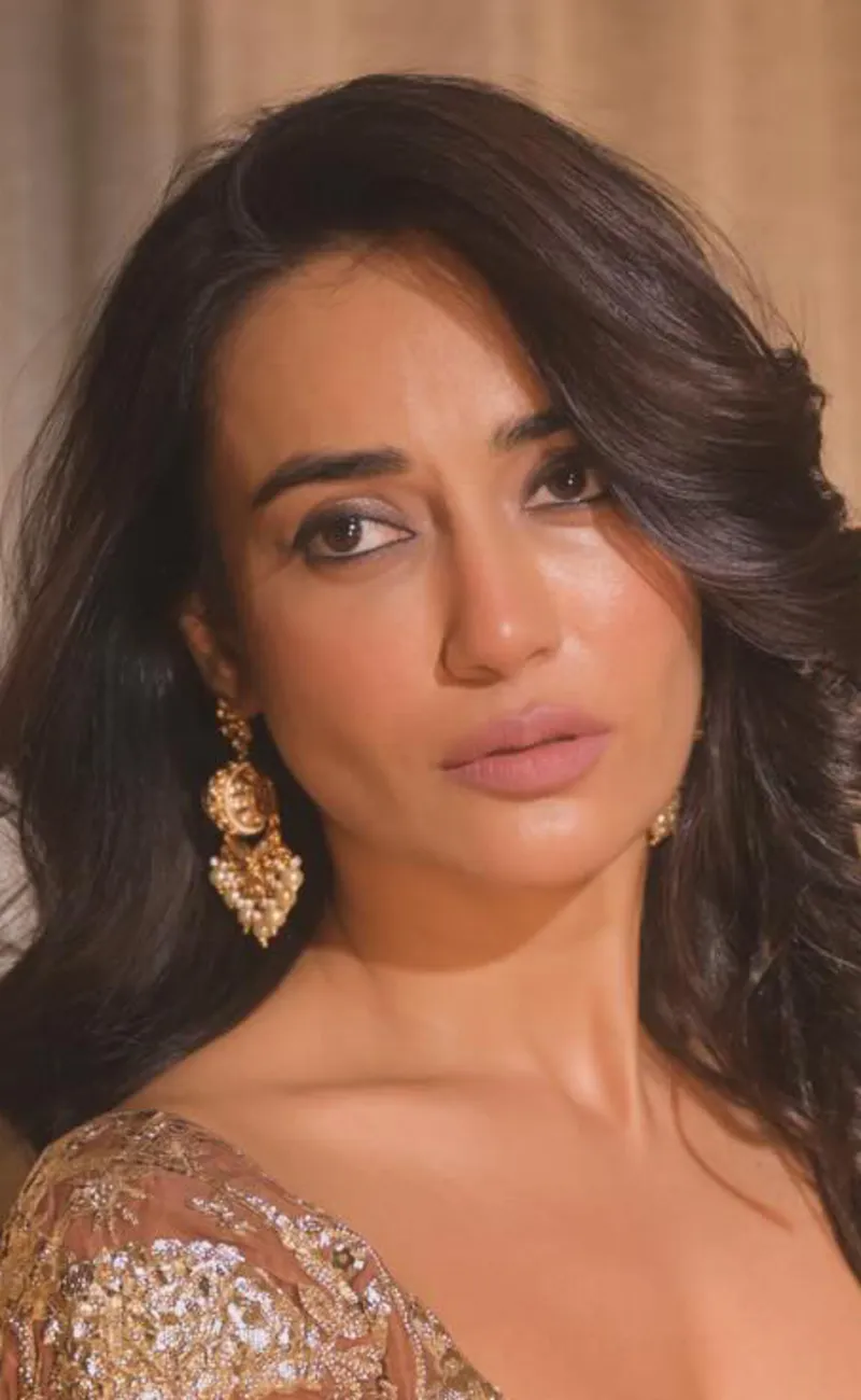 surbhi jyoti face card gunaah 6