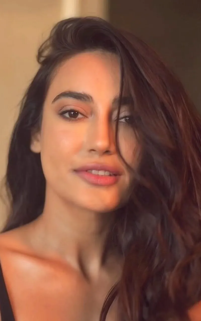 surbhi jyoti face card naagin tv show 12