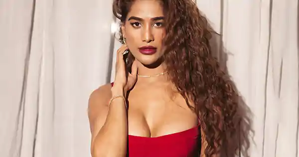 Poonam Pandey’s red hot look in this dress made fans crazy.