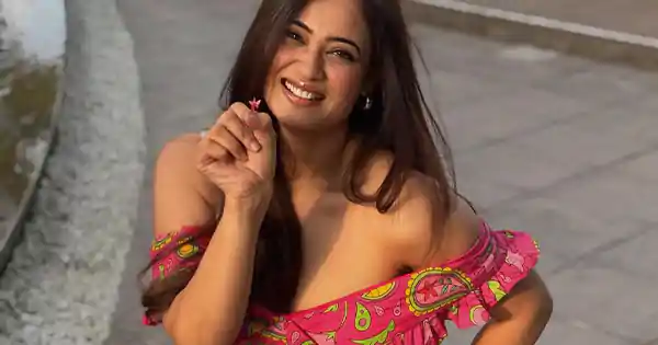 Shweta Tiwari in pink dress wowed fans.