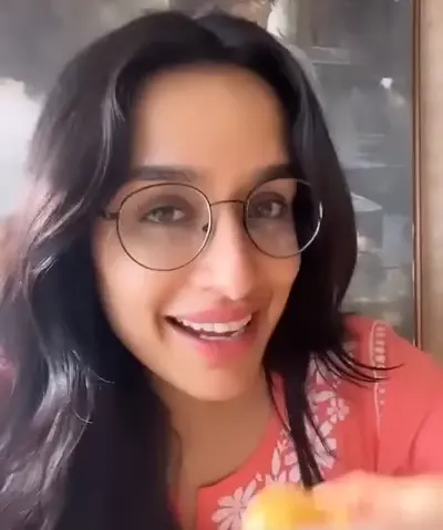 shraddha kapoor eating food bollywood